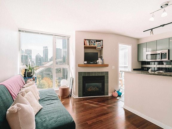 3rd image of 1068 Hornby St #1101