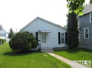609 S 17th St, Escanaba, MI 49829
