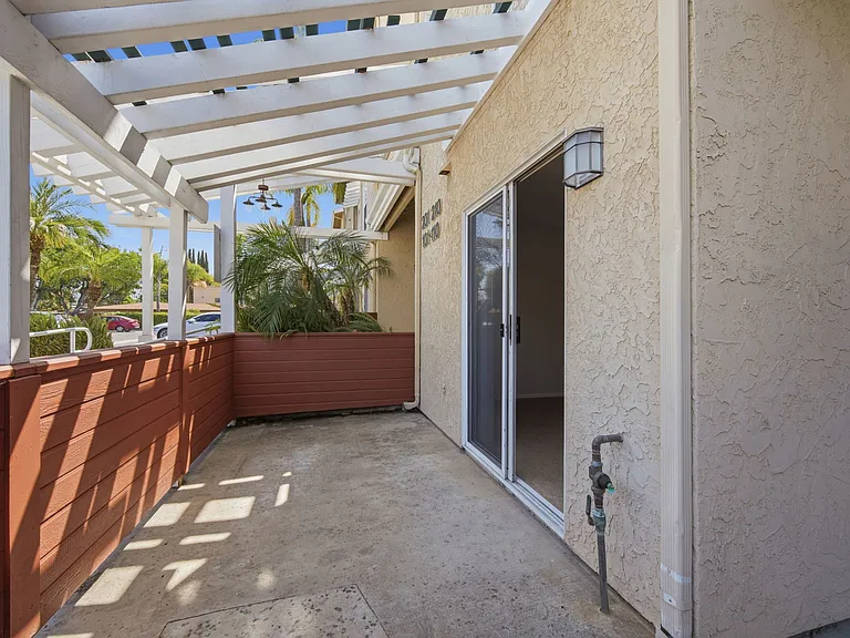 Benchmark Apartments — Photo 14