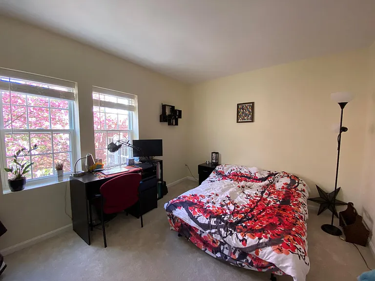1805 N Rhodes St #250 — Photo 2