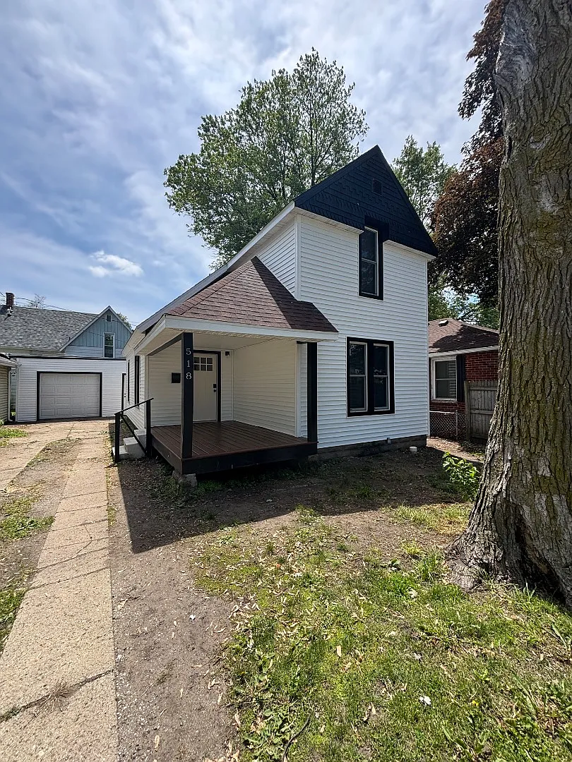 420 N Main St — Photo 1