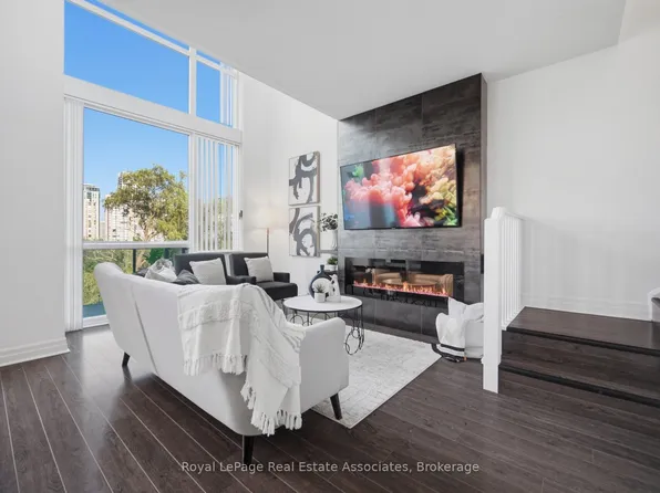 220 Burnhamthorpe Rd W Unit 305, Mississauga, ON L5B 4N4