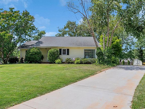 3rd image of 205 Harrogate Ct