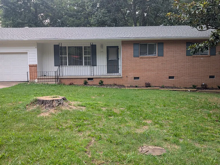 1351 N Stephens Ave — Photo 1
