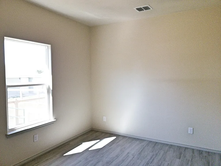 210 Crestview Ln — Photo 7
