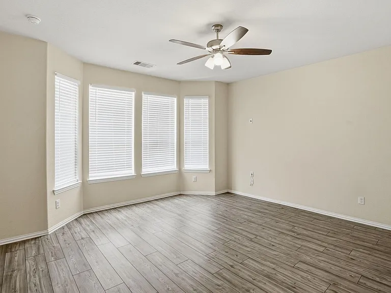 29880 Dovetail Bluff Ln — Photo 10
