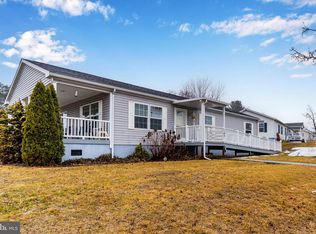 102 Oriole Dr, Carlisle, PA 17013