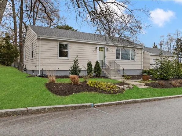 5 Interlocken Rd, East Providence, RI 02914