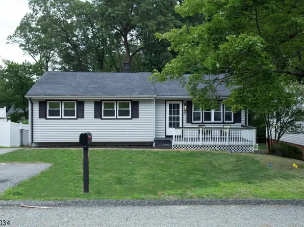 87 Pawnee Ave, Oakland Boro, NJ 07436
