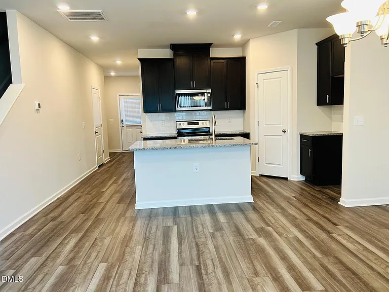 929 Field Ivy Dr — Photo 3