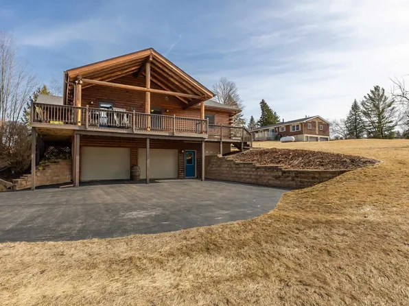 8906 Hickory Hollow Ct, Dubuque, IA 52003