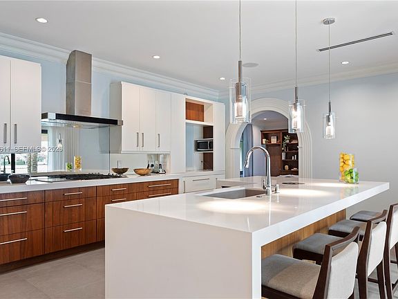 5th image of 250 W San Marino Dr