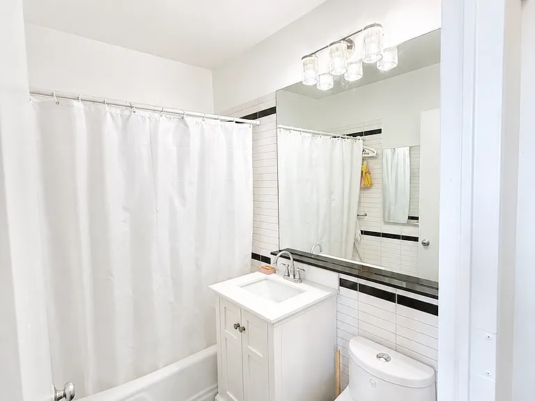 360 E 88th St #9D — Photo 2