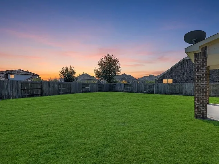 16706 Chestnut Square Dr — Photo 33