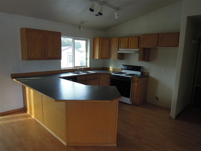 2nd image of 915 N Cimmaron St