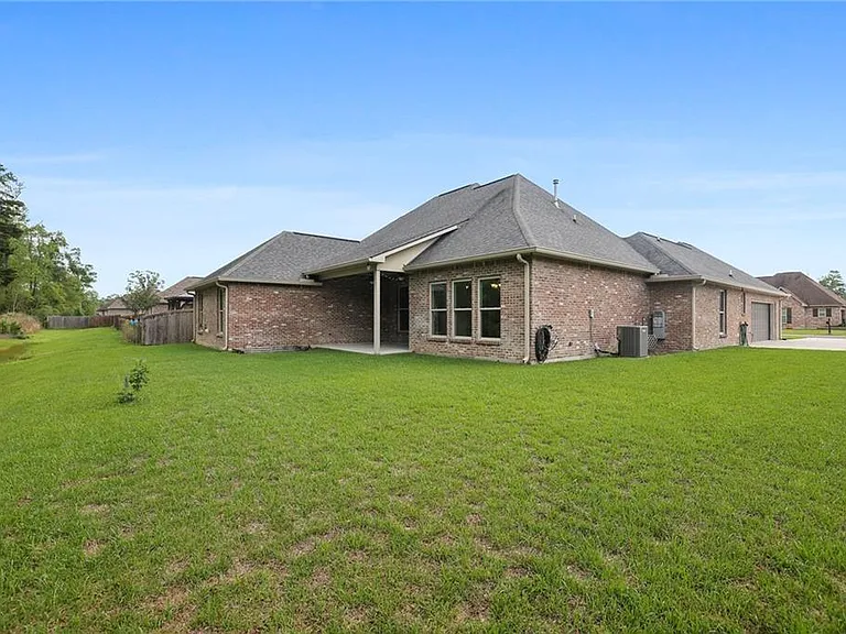 8929 Greenleaves Dr — Photo 24