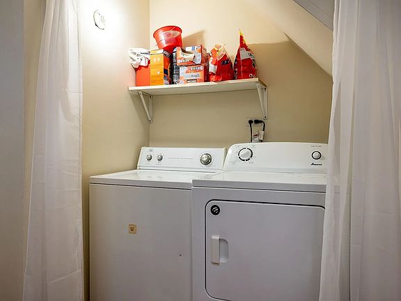 4th image of 1224 W Oakdale Ave #1FF