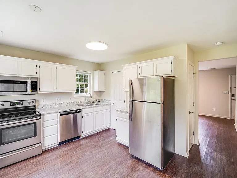 3425 Anson St #B — Photo 4