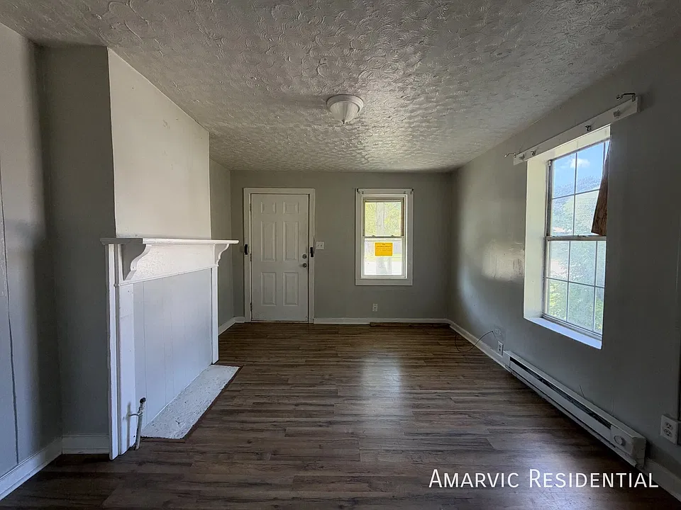810 E Grand Ave