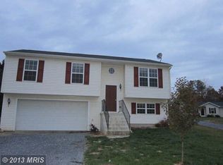 17 Eisenhower Cir, Inwood, WV 25428