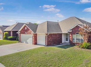 1725 SW 33rd St, Moore, OK 73160