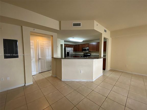 4th image of 11501 NW 89th St APT 215