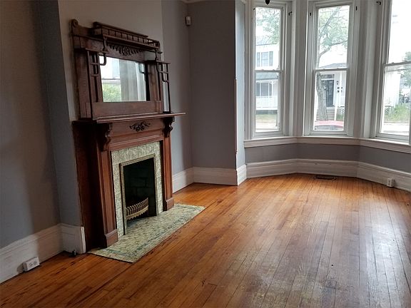 5th image of 912 W Clay St