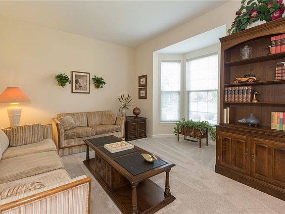 5th image of 36221 Fernway Cir
