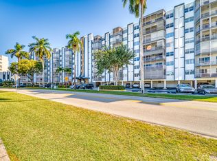 200 Diplomat Pkwy APT 227, Hallandale Beach, FL 33009