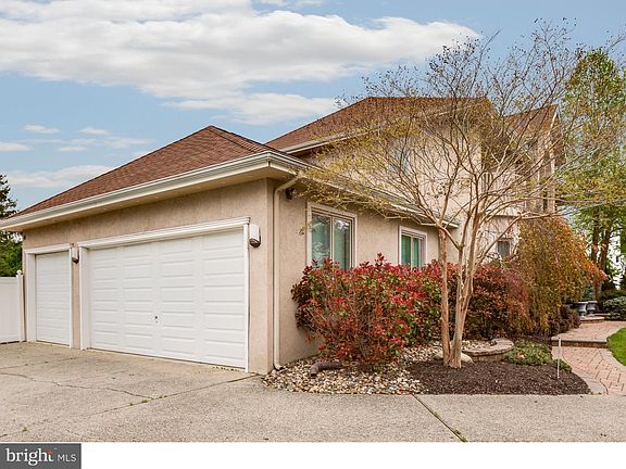 3rd image of 12 Carriage House Ct