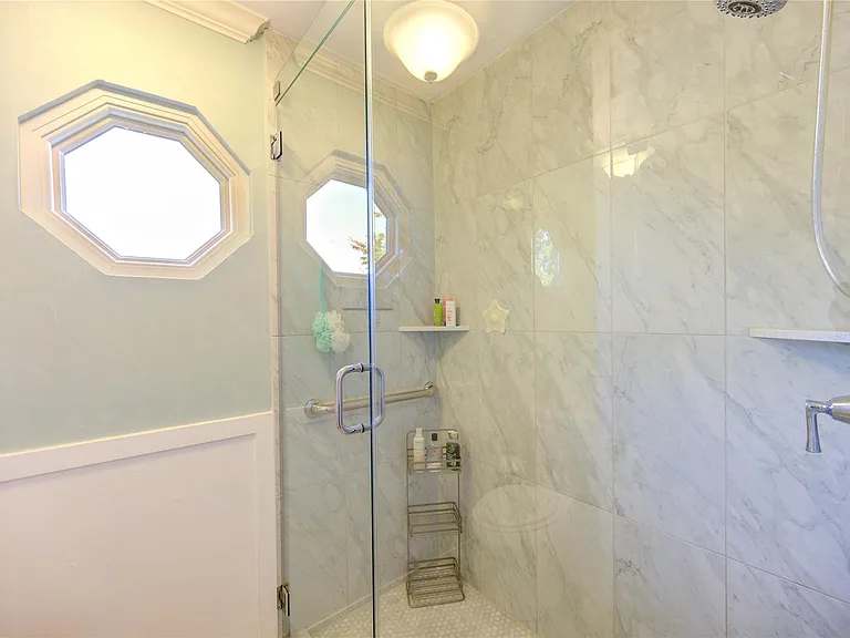 22526 Cove Hollow Dr — Photo 20