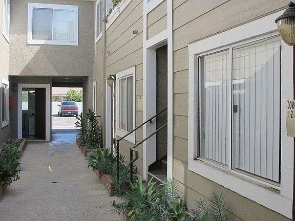 2nd image of 6628 Sylmar Ave APT 6