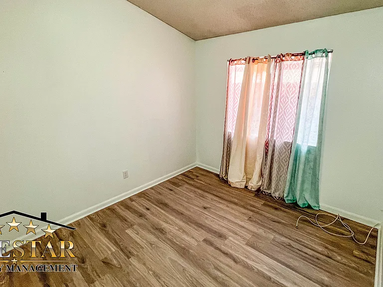 4605 Mount Everest Way — Photo 16