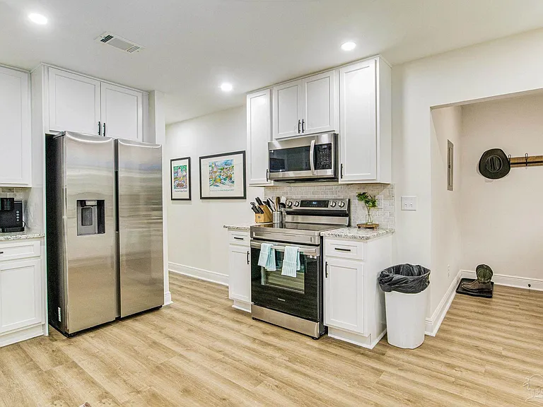 814 W Gonzalez St — Photo 19