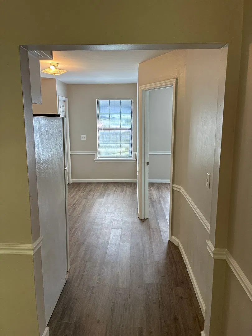 421 W King Ave — Photo 3
