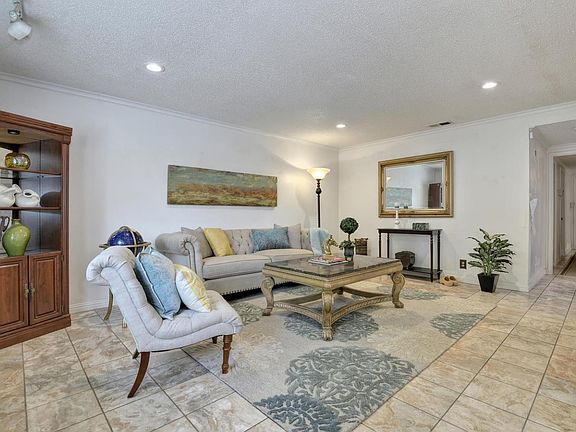 3rd image of 1830 Yosemite Dr