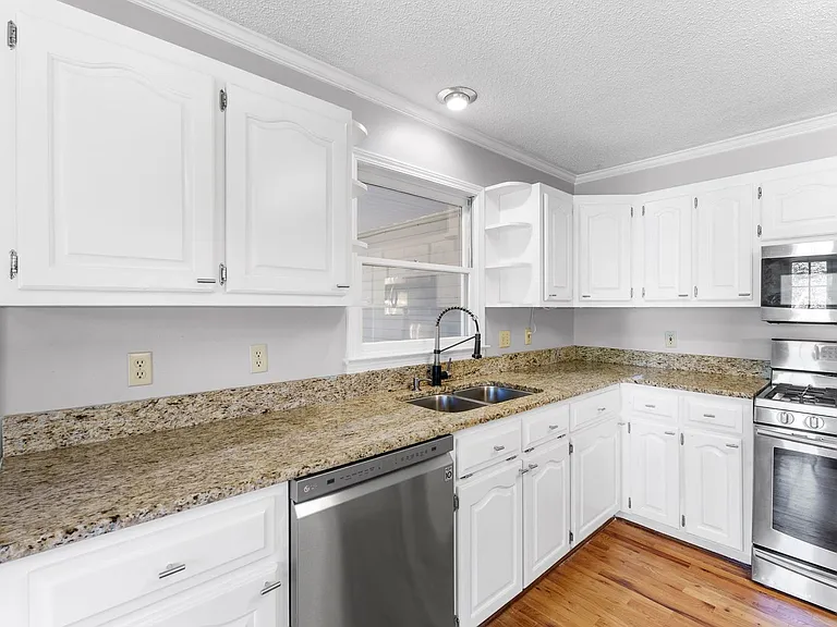22 Country Club Dr — Photo 13