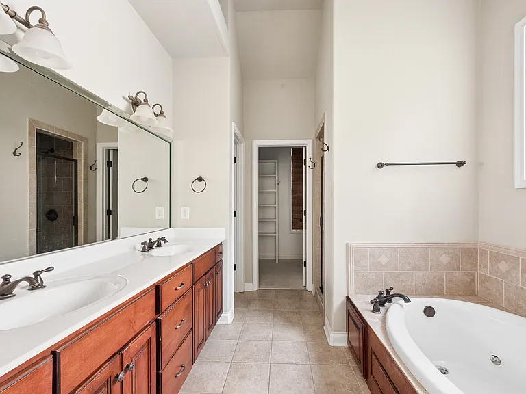 4029 Fremantle Cir — Photo 32