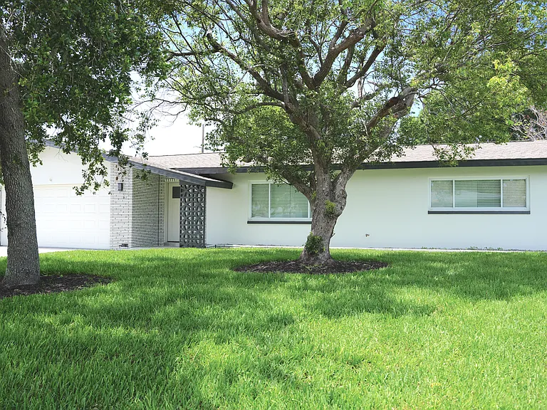 13795 Antigua Dr — Photo 3