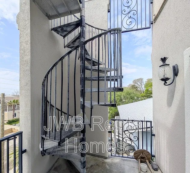 361 Ahern St — Photo 18