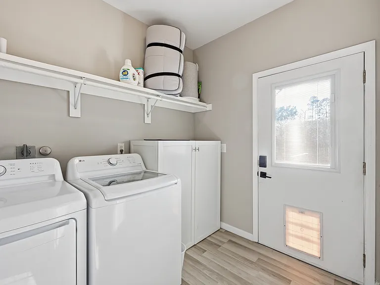 Lewis Dr — Photo 11