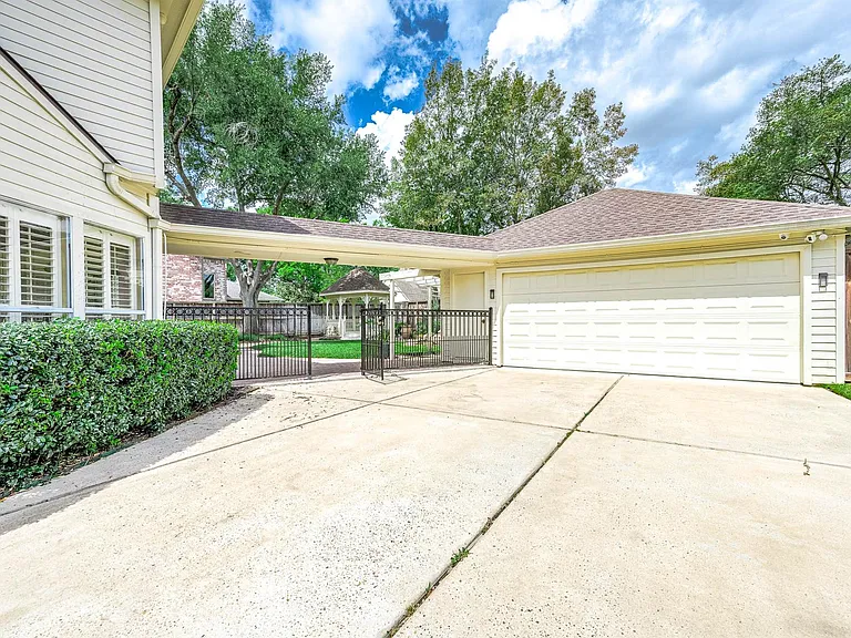 3702 Belle Grove Ln — Photo 43