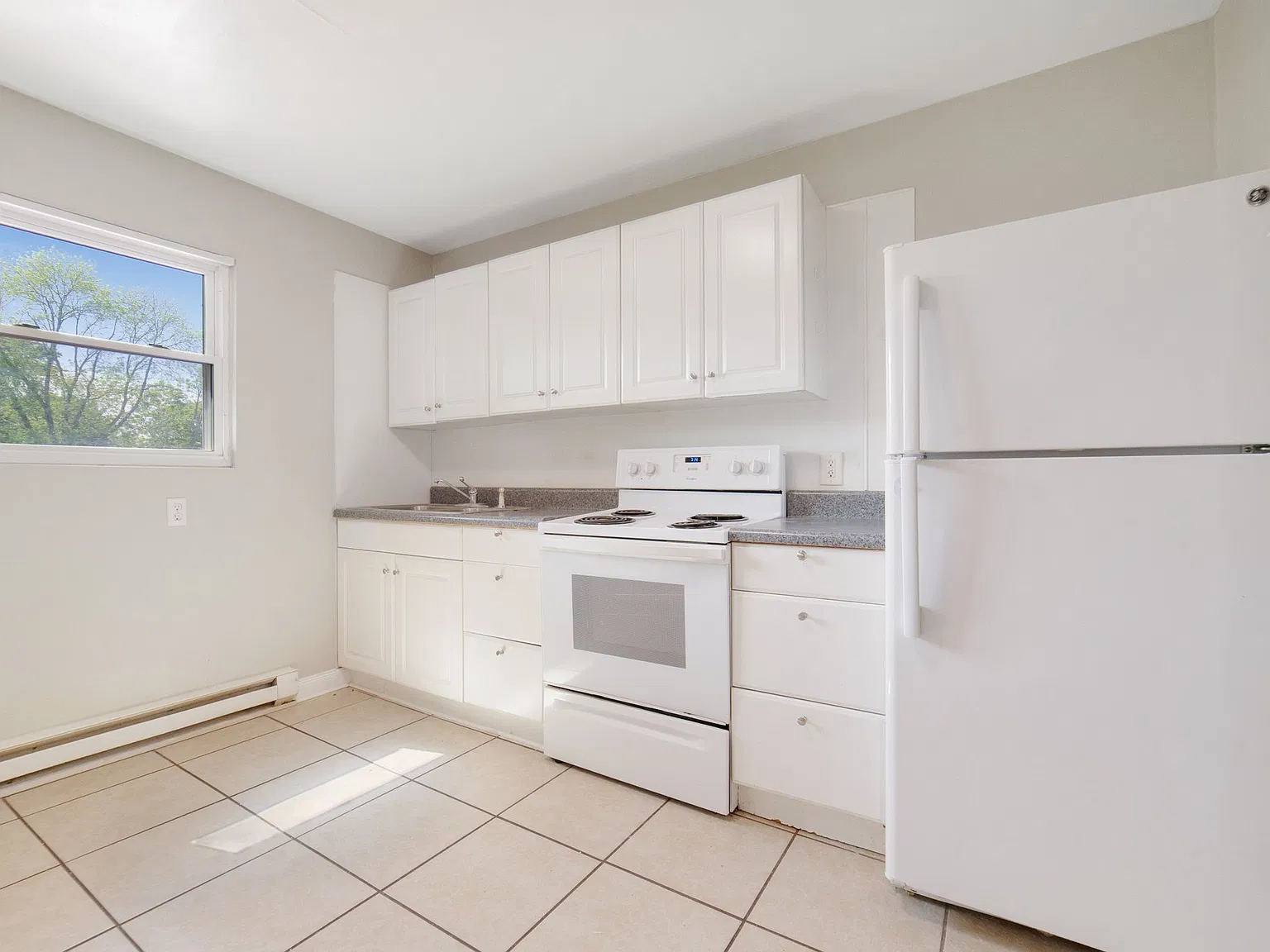 Cozy 2 Bed, 1 Bath Unit on Elizabeth St NW, Huntsville - $650/mo — Photo 4