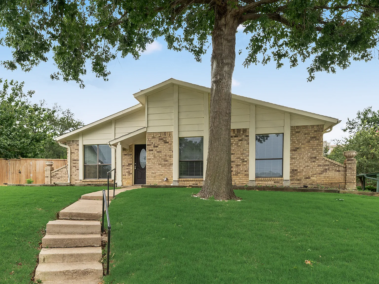 3 bed, 1554 sqft, $2,450 — Photo 3