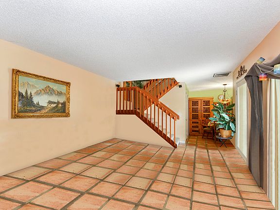 3rd image of 817 8th Lane