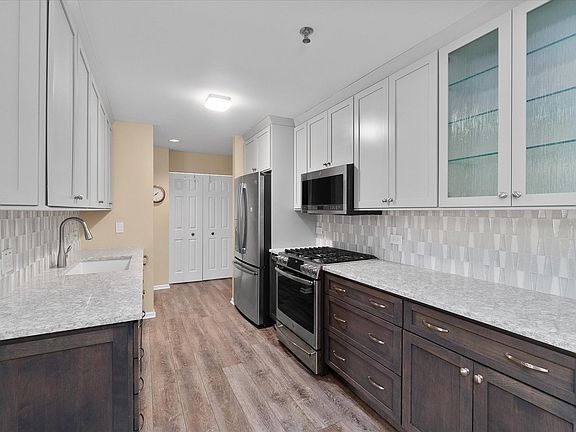 5th image of 121 Hunt Club Dr #0