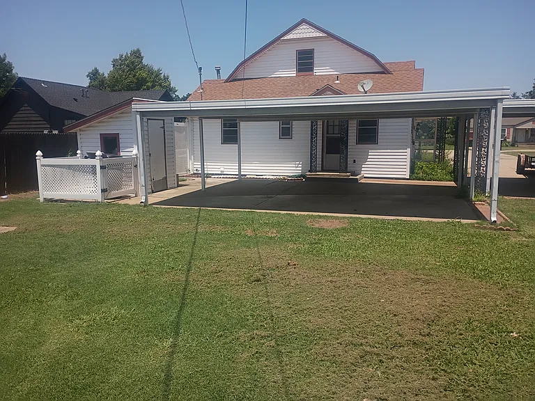312 NW 2nd St — Photo 10