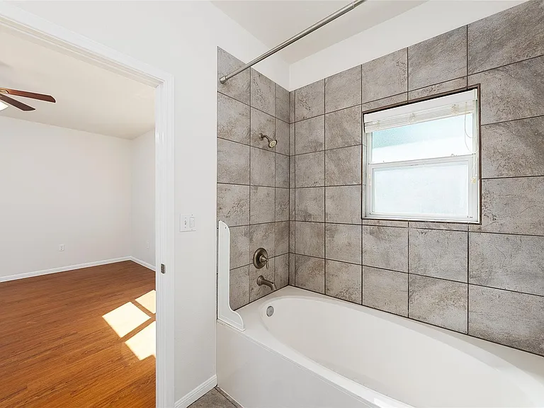 4505 Red River St #B — Photo 15