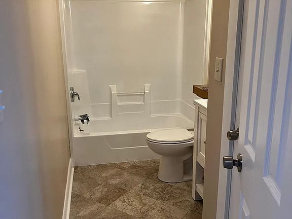 4th image of 10102 Main St #2A