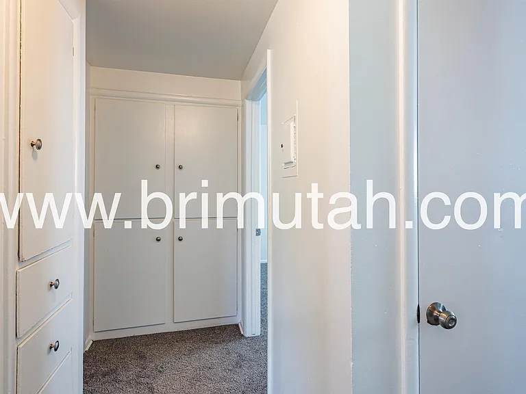 410 E Welby Ave — Photo 4